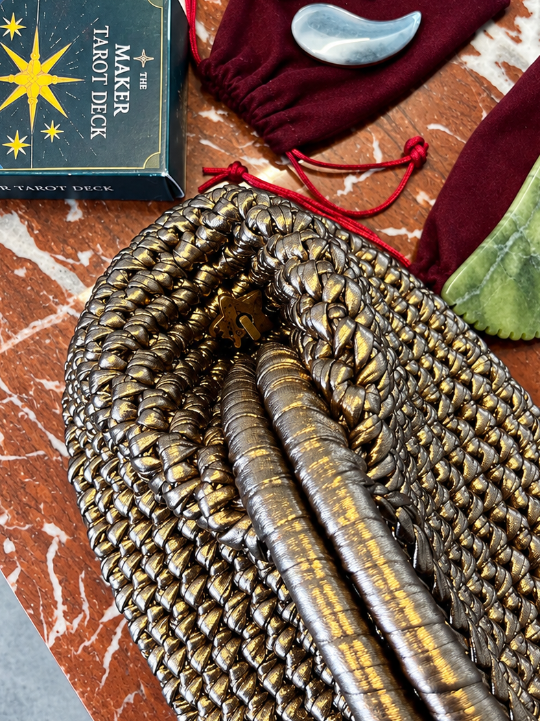 HANDWOVEN BEAUTE BAG